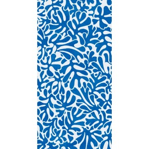 Obrus t.b.t. z niebiesko-białym wzorem wodorostów.