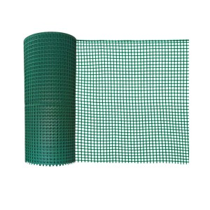 Zielona rolka t.b.t. do ogrodzeń i obrzeży rabat.