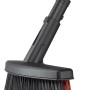 Fiskars Solid M uniwersalna miotła z włosiem PowerClean do chodników i tarasów.