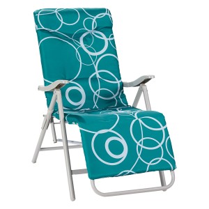 Leżak ogrodowy t.b.t. z niebiesko-białym wzorem i regulowanym oparciem.