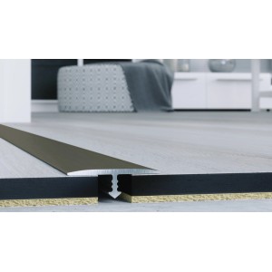 t.b.t. profil przejściowy do podłóg, metalowy, zamontowany w pomieszczeniu.