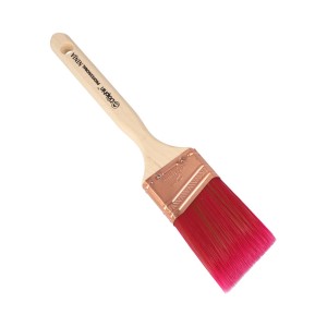 Pędzel t.b.t. z drewnianą rączką i różowym włosiem.