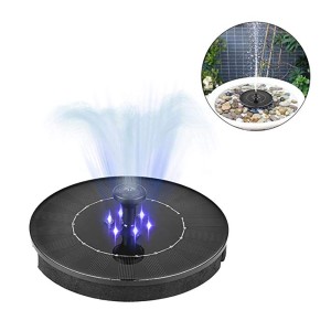 Czarna solarna fontanna ogrodowa t.b.t. z niebieskimi światłami i fontanną wodną.