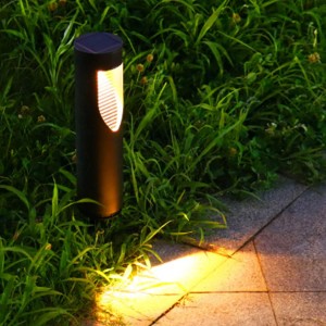 Czarna lampa solarna t.b.t. do oświetlania ścieżek ogrodowych, ciepłe białe światło.