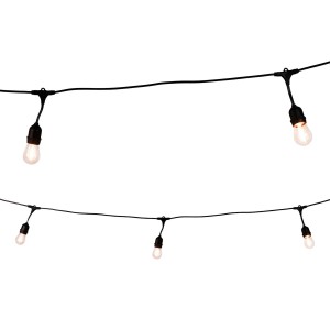 Dekoracyjny łańcuch świetlny zewnętrzny z żarówkami na czarnym kablu.