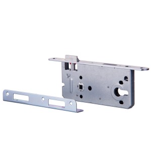 Zbliżenie metalowego zamka do drzwi t.b.t.