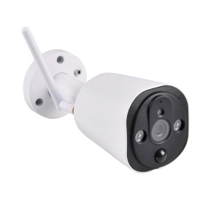 Biała kamera monitoringu zewnętrznego z anteną.