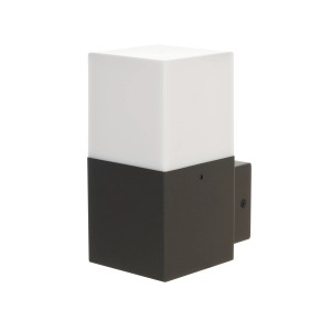 Nowoczesny, sześcienny kinkiet zewnętrzny w kolorze antracytowym z białym dyfuzorem.