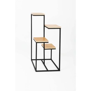 Nowoczesny kwietnik z trzema poziomami z drewna i czarnego metalu.