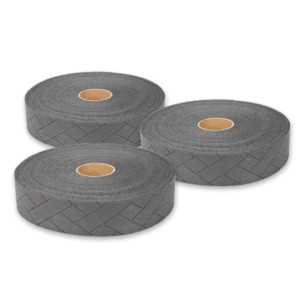 Trzy rolki maty ogrodzeniowej t.b.t., szare z wzorem.