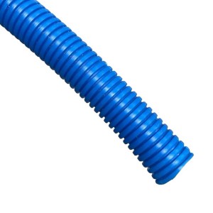 Niebieski elastyczny przewód do instalacji grzewczych.