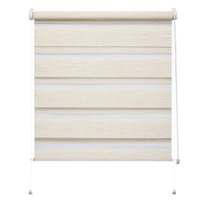 Beżowa roleta t.b.t. z naprzemiennymi przezroczystymi i nieprzezroczystymi paskami.