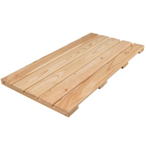 Drewniany podest z jasnego drewna, odpowiedni do użytku wewnątrz i na zewnątrz.