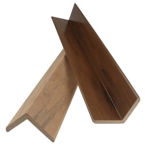 Profile kątowe t.b.t. do desek tarasowych w kolorze brązowym i wyglądzie drewna.