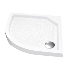 Biały, narożny brodzik prysznicowy t.b.t. z odpływem.