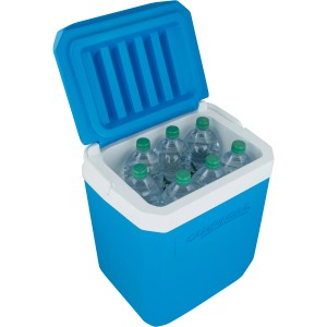 Niebieski pojemnik termoizolacyjny Icetime Plus 26l z otwartą pokrywą i butelkami wody. Idealny na kemping i piknik.