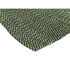 Zielono-czarna folia/włóknina w szachownicę.