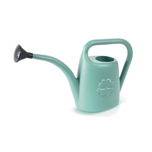 Turkusowa konewka z motywem czterolistnej koniczyny do podlewania ogrodu.