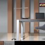Nowoczesny gabinet z biurkiem, krzesłem i lampą podłogową. Kolory ścian w odcieniach brązu i szarości.