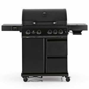 Czarny grill gazowy t.b.t. z półkami bocznymi i szafką.