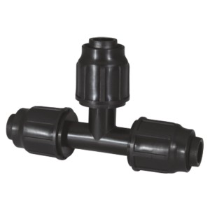 Czarny trójnik do nawadniania podziemnego.