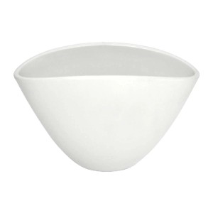 Biała osłonka t.b.t. Osłonki o zaokrąglonym kształcie na rośliny doniczkowe.