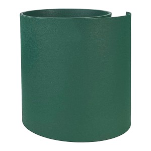 Zielona mata ogrodzeniowa t.b.t. w rolce do osłony prywatności w ogrodzie.