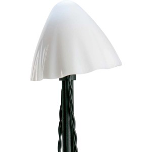 Zbliżenie białej osłony do łańcucha świetlnego solarnego.