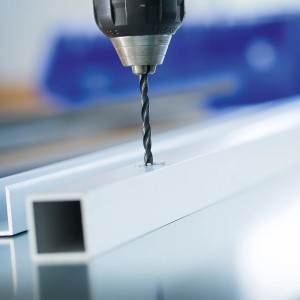 Wiertło do metalu LUX 15 mm wierci w profilu metalowym. Wytrzymałe wiertło spiralne do metali nieżelaznych.