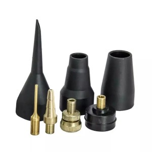 t.b.t. Zestaw akcesoriów do sprężarek z różnymi adapterami i dyszami.