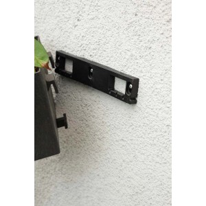 Uchwyt ścienny do wiszących doniczek t.b.t., montaż na ścianie.
