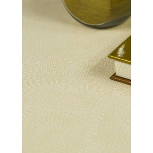 Beżowy pokrowiec/obrus t.b.t. z subtelnym wzorem, do użytku wewnętrznego.