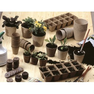 Różne akcesoria do rozmnażania, takie jak doniczki, tabletki pęczniejące i tace do siewu.