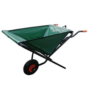 Zielona taczka z materiałową wanną i czarną metalową ramą do prac ogrodowych.