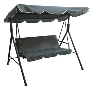 Szara huśtawka ogrodowa z daszkiem do relaksu na świeżym powietrzu.