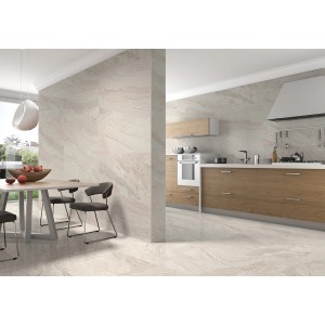 Jasny pokój z płytkami podłogowymi t.b.t. o wyglądzie marmuru. Nowoczesna kuchnia i jadalnia.