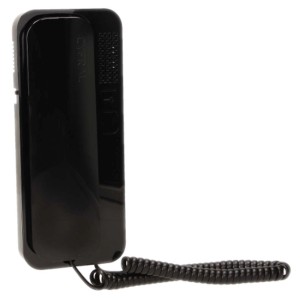 Czarny domofon t.b.t. do komunikacji drzwiowej w obszarze monitoringu.