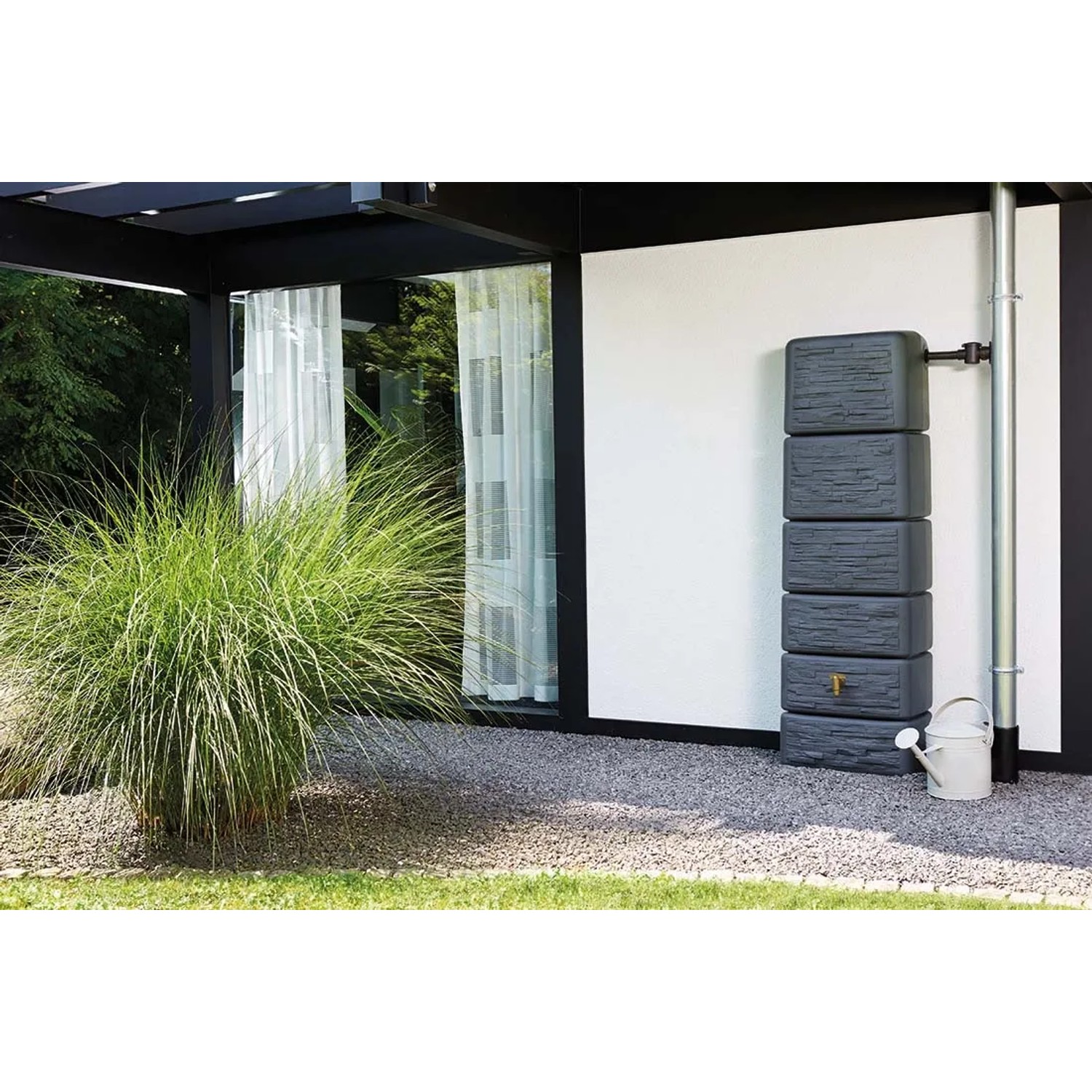 Szary zbiornik na deszczówkę 4rain Slim Stone Decor (330 l) z kranem i konewką.