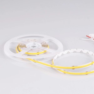 Taśma LED t.b.t. na rolce, żółte światło do nastrojowego oświetlenia.