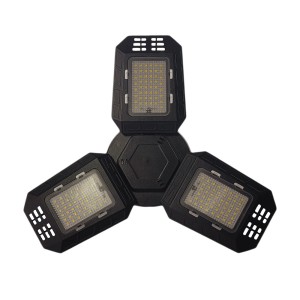 Czarna lampa warsztatowa t.b.t. z trzema panelami LED.