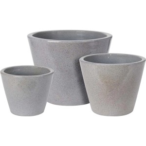 Zestaw trzech szarych doniczek t.b.t. w różnych rozmiarach.