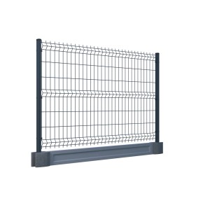 Panel ogrodzeniowy z drutu ze słupkami i kamieniem bazowym do ogrodu.