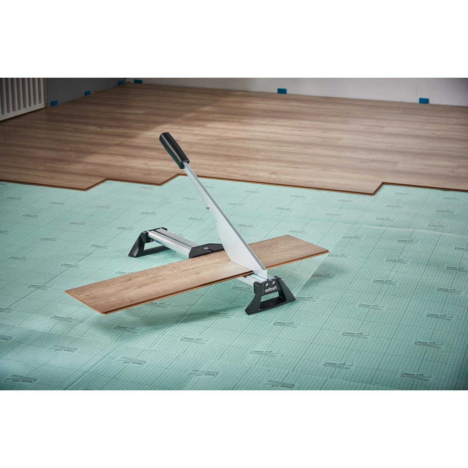 wolfcraft Obcinak do paneli LC 600 tnie laminat na podkładzie wygłuszającym. Narzędzie do precyzyjnego cięcia paneli.