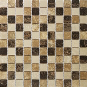Kwadratowa mozaika w kolorze beżowym, brązowym i marmurkowym.