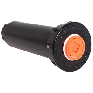 Czarny zraszacz trawnikowy t.b.t. z pomarańczowym pokrętłem regulacyjnym do nawadniania ogrodu.