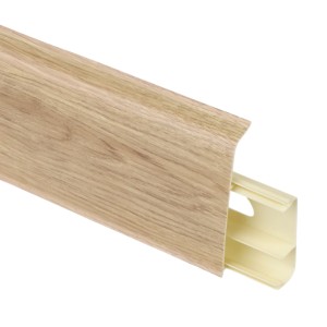 Listwa przypodłogowa t.b.t. o wyglądzie drewna, dekor jasny dąb.