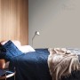 Szara farba do ścian Dulux w sypialni. Kolorowe farby do ścian dla przytulnej atmosfery.