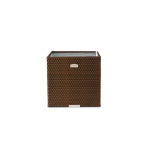 Brązowa, kwadratowa donica rattanowa t.b.t. do ogrodu.