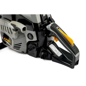 Piła łańcuchowa spalinowa Alpina ACS 38, widok szczegółowy. Kompaktowa piła do drewna opałowego.