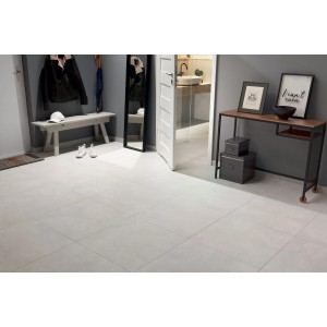 Jasny pokój z płytkami podłogowymi t.b.t. Nowoczesna strefa wejściowa z płytkami.